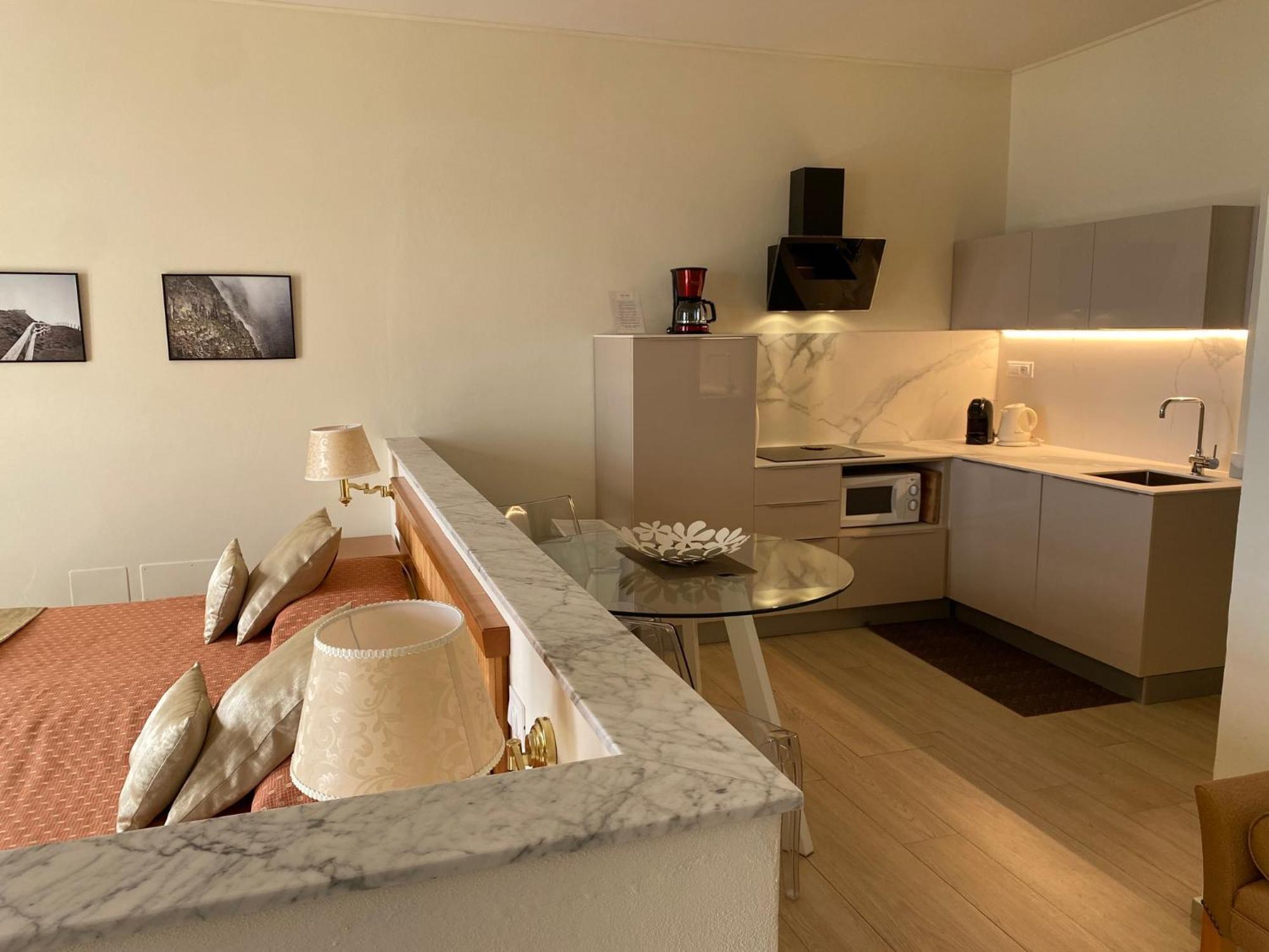Miramare Apartments&Suites La Spezia Bagian luar foto