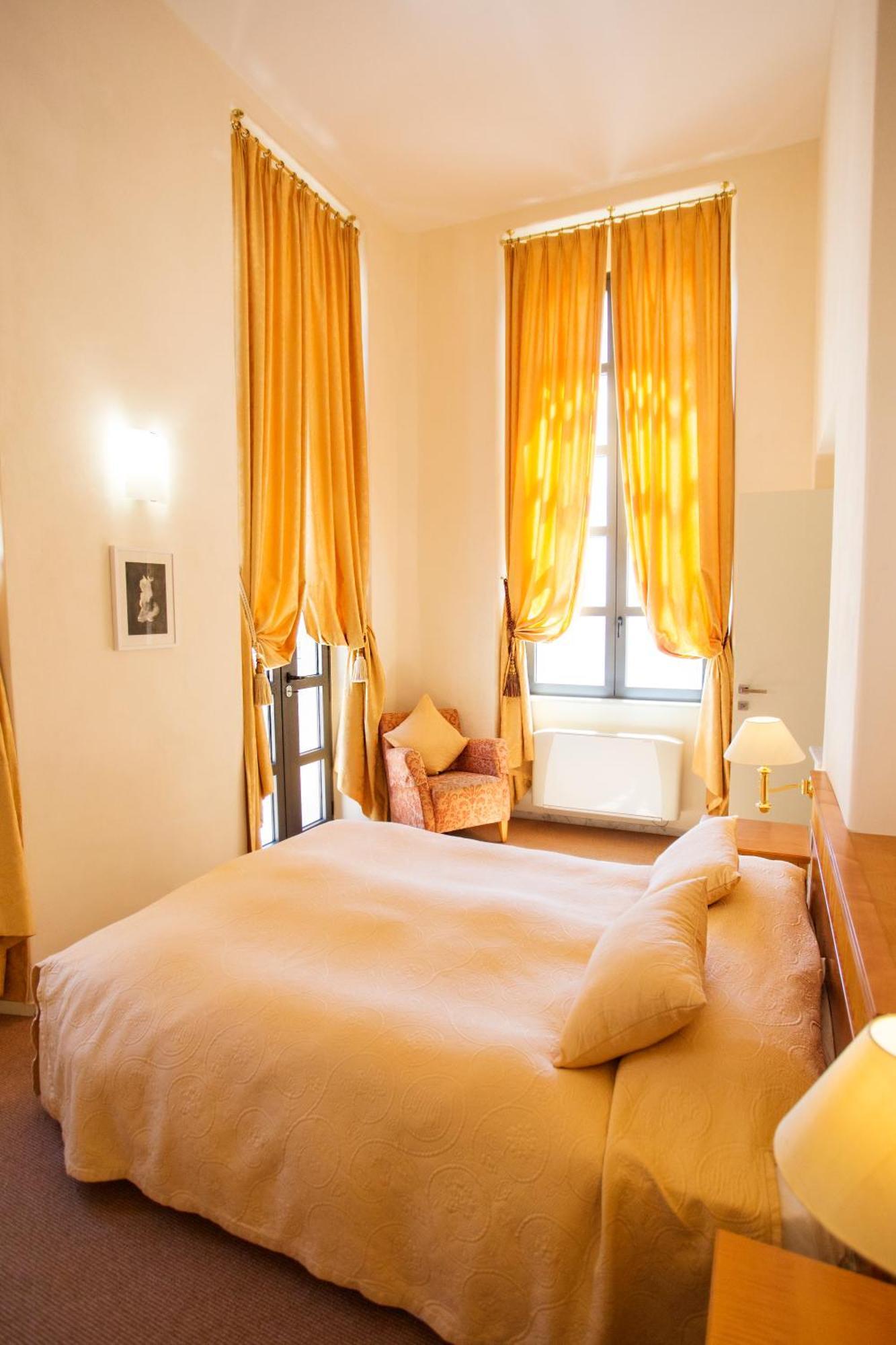 Miramare Apartments&Suites La Spezia Bagian luar foto